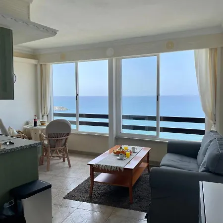 Direct At The - アパート *